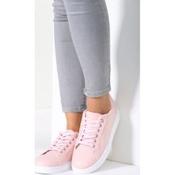 Różowe Buty Sportowe Cover Me. Różowe buty sportowe damskie marki vices, bez wzorów, sportowe. Za 59,99 zł.