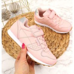 Buty sportowe dziewczęce na rzep różowe American Club 34. Różowe buty dziewczęce sportowe American CLUB, bez wzorów, bez zapięcia. Za 55,00 zł.