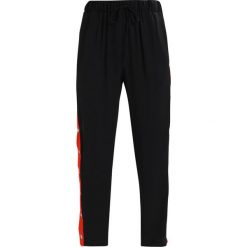Spodnie dresowe damskie: New Look Spodnie treningowe black