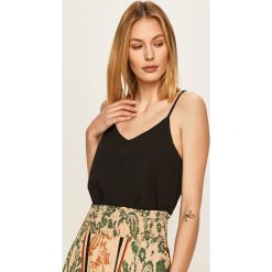 Only - Top. Czarne bluzki damskie ONLY, bez wzorów, z poliesteru, z okrągłym kołnierzem. W wyprzedaży za 49,90 zł.