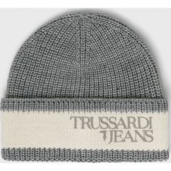 Trussardi Jeans - Czapka. Różowe czapki damskie Trussardi Jeans, na zimę, bez wzorów, z wełny. W wyprzedaży za 89,90 zł.