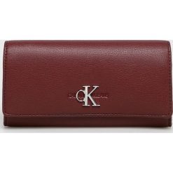 Calvin Klein Jeans - Portfel. Czarne portfele damskie Calvin Klein Jeans, bez wzorów, z jeansu. W wyprzedaży za 219,90 zł.