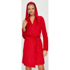 Henderson Ladies - Szlafrok. Czerwone szlafroki damskie Henderson Ladies, s, bez wzorów, z poliesteru, bez rękawów, z kapturem. W wyprzedaży za 99,90 zł.