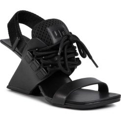 Sandały UNITED NUDE - Loop Sport 1052501149137 Black. Czarne klapki damskie United Nude, bez wzorów, ze skóry, bez obcasa, na obcasie. W wyprzedaży za 919,00 zł.