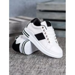 Sznurowane buty sportowe. Buty sportowe damskie SHELOVET, bez wzorów, ze skóry ekologicznej, sportowe. Za 89,00 zł.