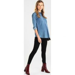Slacks & Co. TATIANA Bluzka indigo. Niebieskie bralety marki Slacks & Co., z bawełny. W wyprzedaży za 383,20 zł.