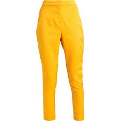 Chinosy damskie: Missguided TAILORED CIGARETTE PANTS Spodnie materiałowe mustard