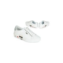 Buty Karl Lagerfeld SKOOL KARL IKONIC LO. Białe trampki i tenisówki damskie marki KARL LAGERFELD, bez wzorów, bez zapięcia. Za 859,00 zł.