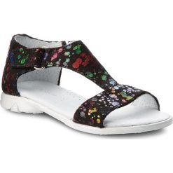 Sandały KORNECKI - 03982 M/Black/S. Czarne sandały dziewczęce marki Kornecki, ze skóry, bez zapięcia. Za 129,00 zł.