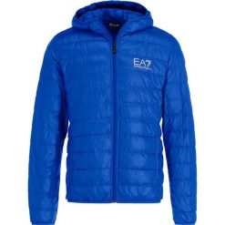 Kurtka puchowa EA7 Emporio Armani 8NPB02 PN29Z 1598. Niebieskie kurtki męskie EA7 Emporio Armani, s, bez wzorów, z puchu, bez kaptura. W wyprzedaży za 439,00 zł.