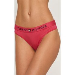 Tommy Hilfiger - Stringi. Różowe majtki damskie TOMMY HILFIGER, s, z aplikacjami, z elastanu. Za 69,90 zł.