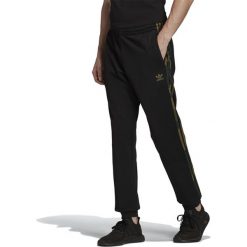 ADIDAS CAMOUFLAGE TRACK PANTS > FM3360. Żółte spodnie męskie Adidas, xl, bez wzorów, z tkaniny, klasyczne. Za 269,99 zł.