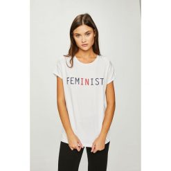 Answear - Top Femifesto. Szare topy damskie ANSWEAR, l, z nadrukiem, z bawełny, z okrągłym kołnierzem. W wyprzedaży za 47,90 zł.