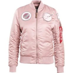 Alpha Industries Kurtka Bomber silver pink. Różowe kurtki damskie Alpha Industries, s, bez wzorów, z nylonu. W wyprzedaży za 353,40 zł.