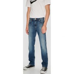 Wrangler - Jeansy Greensboro. Niebieskie jeansy męskie marki Wrangler, bez wzorów. Za 399,90 zł.