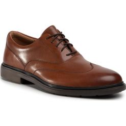 Półbuty CLARKS - Un Tailor Wing 261449147 Tan Leather. Pomarańczowe buty wizytowe męskie Clarks, ze skóry, bez zapięcia. W wyprzedaży za 239,00 zł.