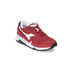 Buty Diadora N9000 III. Czerwone trampki i tenisówki damskie Diadora, bez wzorów, bez zapięcia. Za 439,20 zł.