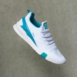 Lekkie sneakersy Ronin - Biały. Białe sneakersy męskie Cropp, bez zapięcia. Za 179,99 zł.
