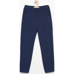 Spodnie jogger - Granatowy. Niebieskie spodnie męskie Reserved, m, bez wzorów. W wyprzedaży za 79,99 zł.
