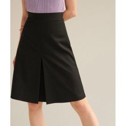 Elegancka spódnica z wełną - Czarny. Czarne spódniczki damskie Reserved, bez wzorów, z wełny, eleganckie. Za 239,99 zł.