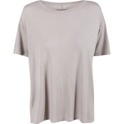 T-shirt ENZA COSTA BOY. Szare t-shirty damskie Enza Costa, uniwersalny, bez wzorów, z tkaniny, klasyczne, z klasycznym kołnierzykiem. W wyprzedaży za 189,00 zł.