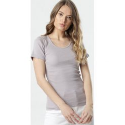 Khaki T-shirt Ananore. Brązowe t-shirty damskie Born2be, s, bez wzorów, z dzianiny, sportowe, z okrągłym kołnierzem. Za 39,99 zł.