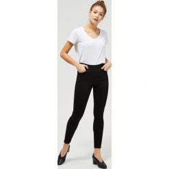 Spodnie jegginsy. Czarne jeansy damskie Moodo, xxl, bez wzorów, z elastanu. Za 39,99 zł.