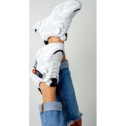 Białe buty sportowe sneakersy sznurowane casu 20f5/b. Białe buty dziewczęce sportowe Casu, na wiosnę, bez wzorów, ze skóry ekologicznej, na sznurówki. Za 69,99 zł.