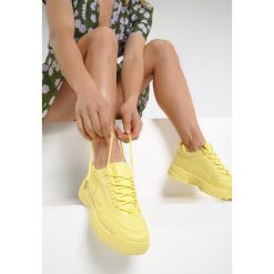 Żółte Sneakersy We Can Do This. Żółte sneakersy damskie Renee. W wyprzedaży za 74,99 zł.