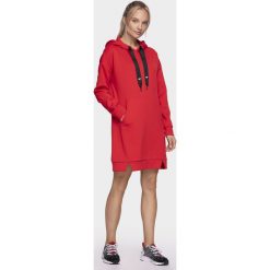 Bluza damska BLD006 - czerwony. Czerwone bluzy damskie 4f, m, bez wzorów, z dzianiny, z długim rękawem, długie, z kapturem. W wyprzedaży za 169,99 zł.