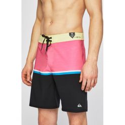 Quiksilver - Kąpielówki. Różowe kąpielówki męskie Quiksilver, bez wzorów, z elastanu. W wyprzedaży za 179,90 zł.