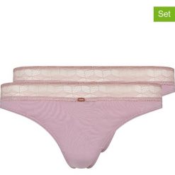 Stringi (2 pary) w kolorze jasnoróżowym. Różowe stringi damskie Skiny Women & Men, w koronkowe wzory, z koronki. W wyprzedaży za 39,95 zł.