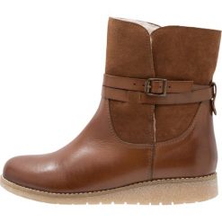 Buty zimowe damskie: KIOMI Botki na koturnie cognac
