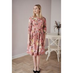Sukienka Melia Coenraet łososiowa 34 różowy. Różowe sukienki damskie marki Marie Zélie, na jesień, s, w paski, z elastanu, bez kołnierzyka, bez rękawów, rozkloszowane. W wyprzedaży za 410,25 zł.