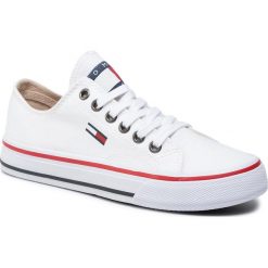Tenisówki TOMMY JEANS - Low Cut Tommy Jeamns Sneaker EN0EN00681 White YBS. Białe półbuty damskie Tommy Jeans, na co dzień, bez wzorów, z jeansu, bez obcasa, na płaskiej podeszwie, bez zapięcia. Za 299,00 zł.