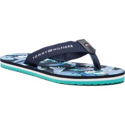 Japonki TOMMY HILFIGER - Flat Beach Sandal Floral Print FW0FW04103 Navy Blazer 453. Niebieskie klapki damskie TOMMY HILFIGER, bez wzorów, z tworzywa sztucznego, bez obcasa. W wyprzedaży za 119,00 zł.