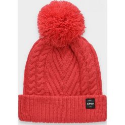 Czapka damska CAD613 - koral - Outhorn. Czapki damskie Outhorn, na zimę. W wyprzedaży za 14,99 zł.