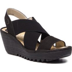 Sandały FLY LONDON - Yajifly P500888000 Black. Czarne klapki damskie Fly London, bez wzorów, ze skóry, bez obcasa, na obcasie. Za 409,00 zł.