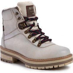 Trapery MUSTANG - 45C040 Ivory. Szare trapery damskie Mustang, ze skóry ekologicznej, klasyczne, bez obcasa, bez zapięcia. Za 299,00 zł.