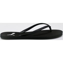 Puma - Japonki. Czarne klapki damskie marki Puma, z gumy. W wyprzedaży za 69,90 zł.