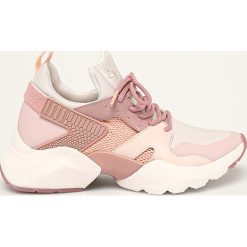 Tamaris - Buty. Różowe buty sportowe damskie Tamaris, bez wzorów, ze skóry, sportowe. Za 329,90 zł.