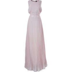 Sukienka plisowana bonprix w kolorze bzu. Fioletowe sukienki damskie bonprix, bez wzorów, eleganckie, z okrągłym kołnierzem, bez rękawów. Za 179,99 zł.