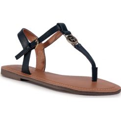 Sandały TOM TAILOR - 8090303 Navy. Niebieskie klapki damskie Tom Tailor, bez wzorów, ze skóry ekologicznej, bez obcasa, na obcasie. W wyprzedaży za 129,00 zł.