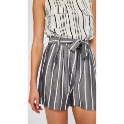 Answear - Szorty Stripes Vibes. Szare szorty damskie marki ANSWEAR, s, casualowe, z podwyższonym stanem. W wyprzedaży za 69,90 zł.