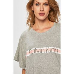 Calvin Klein Underwear - T-shirt piżamowy. Piżamy damskie Calvin Klein Underwear. W wyprzedaży za 129,90 zł.
