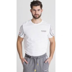 T-SHIRT GUESS. Białe t-shirty męskie Guess, xl, z nadrukiem, z bawełny, z okrągłym kołnierzem. Za 118,30 zł.