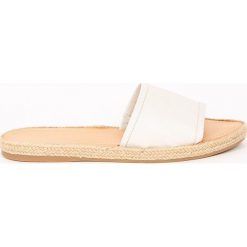 Tommy Hilfiger - Klapki. Szare klapki damskie TOMMY HILFIGER, bez wzorów, ze skóry, bez obcasa. W wyprzedaży za 179,90 zł.