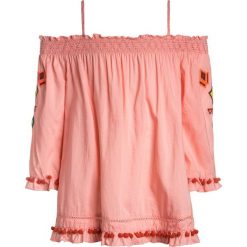 Scotch R'Belle OFF THE SHOULDER WITH COLOURFUL EMBROIDERIES Bluzka flamingo. Pomarańczowe bluzki dziewczęce bawełniane marki Scotch R'Belle. Za 249,00 zł.