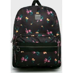 Vans - Plecak. Czarne plecaki damskie Vans, z nadrukiem, z poliesteru. W wyprzedaży za 199,90 zł.