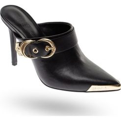 SZPILKI Versace Jeans Couture. Czółenka damskie Versace Jeans Couture, bez wzorów, z jeansu, bez obcasa, na szpilce, bez zapięcia. W wyprzedaży za 692,30 zł.